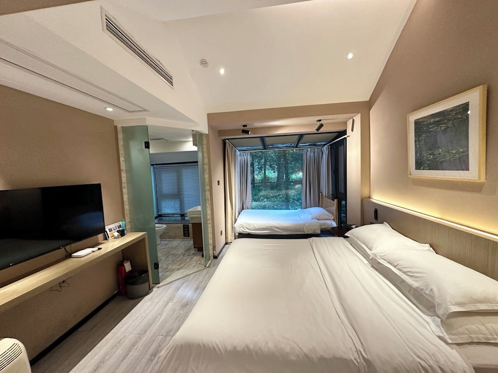 Lotus Glade Hotel 23/50