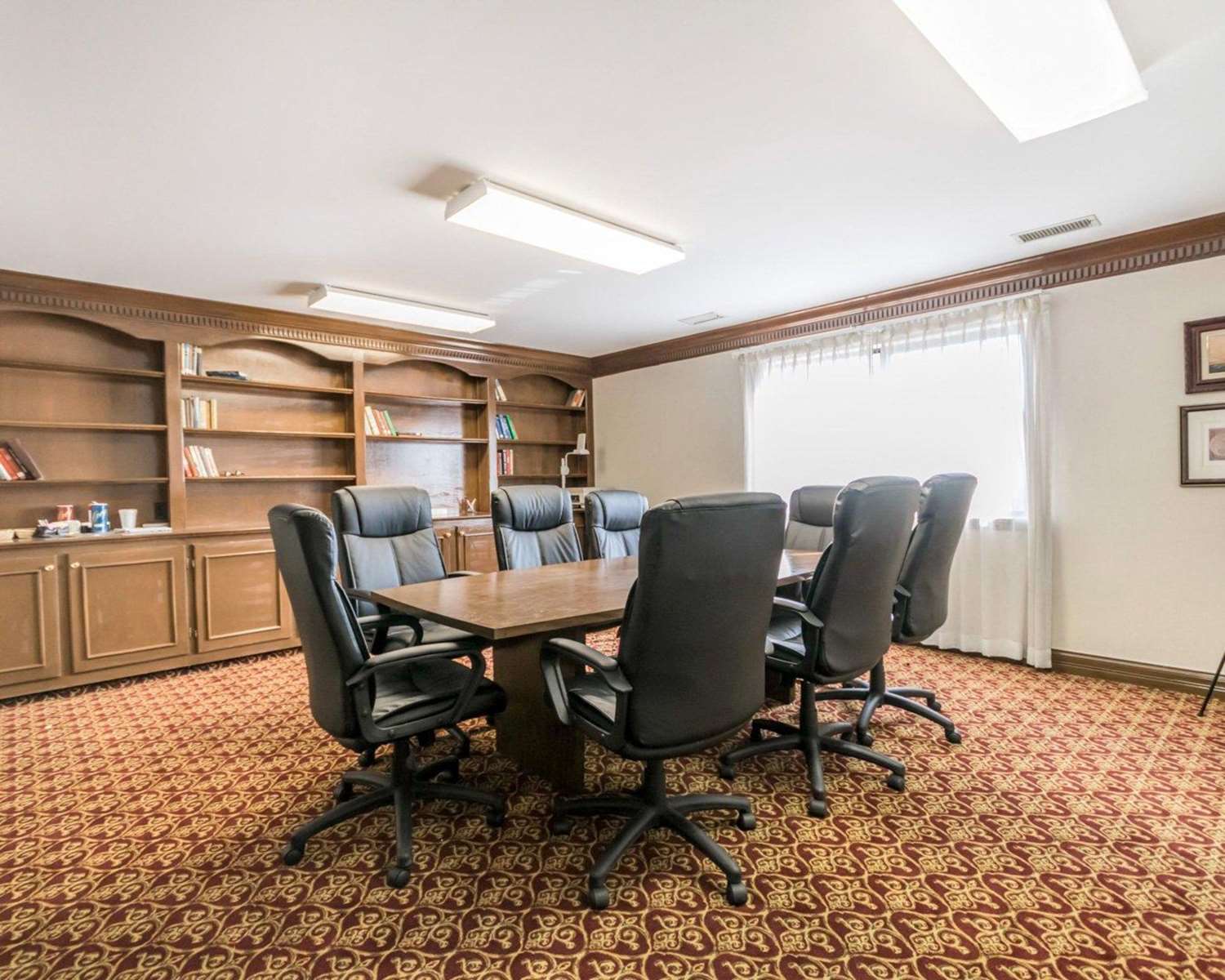 Quality Inn Suites University Airport 14/19