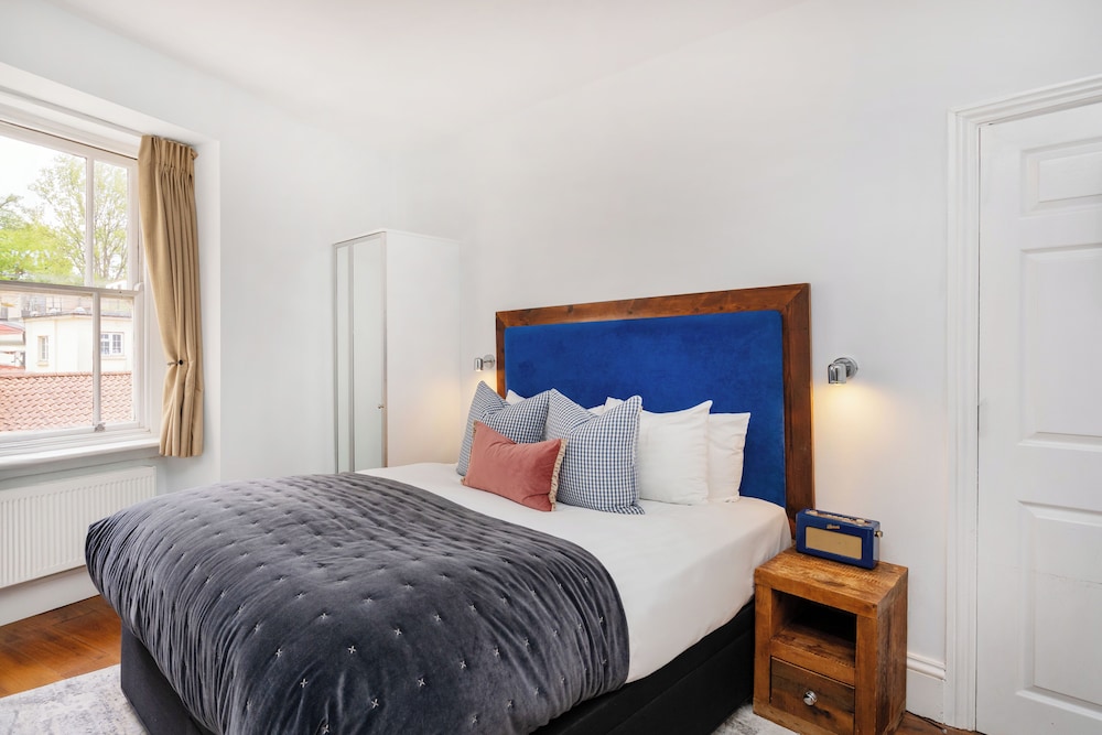 DELUXE, SUITE, DOUBLE BED