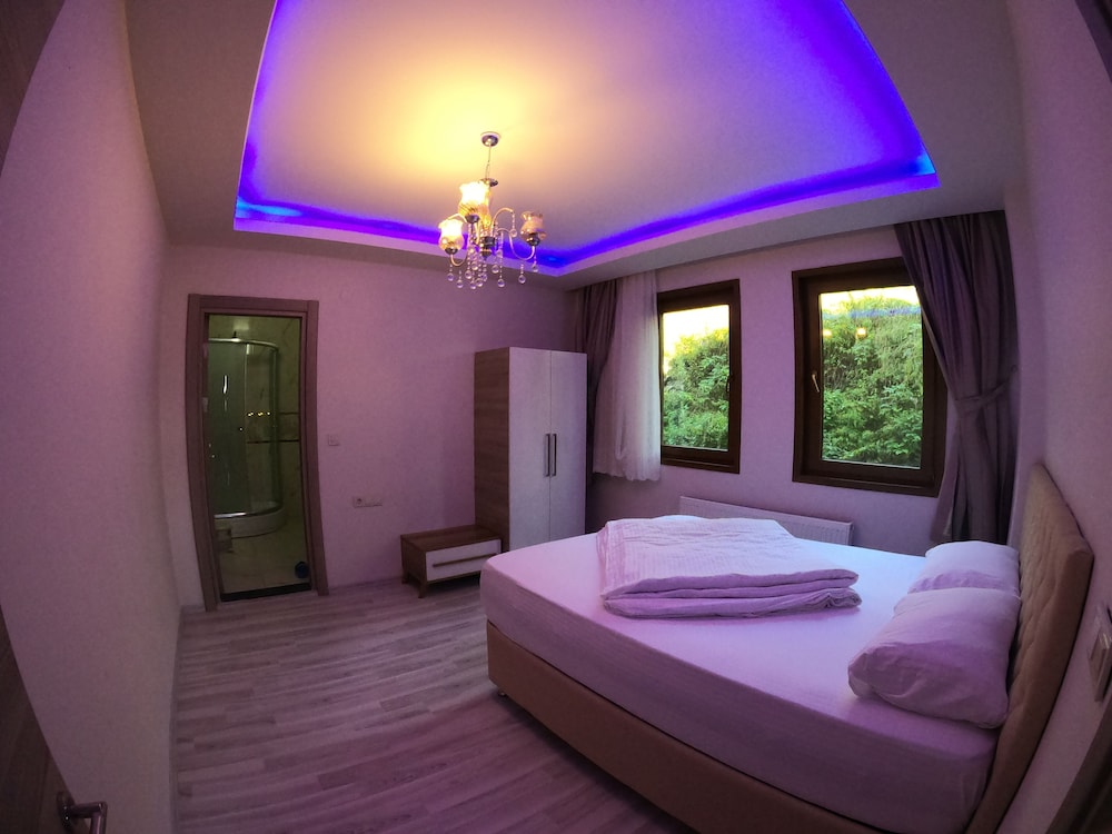 3 BEDROOMS, APARTMENT, LAKE VIEW