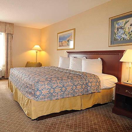Days Inn by Wyndham Calumet Park 15/27