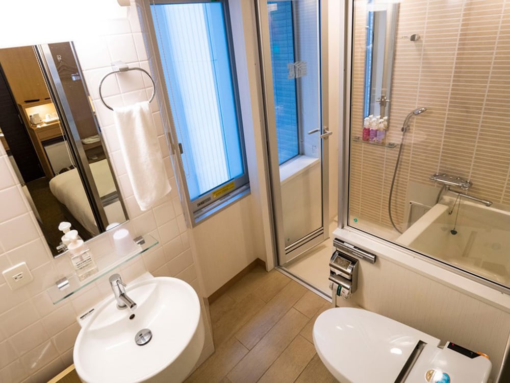 Nishitetsu Resort Inn Naha 71/72