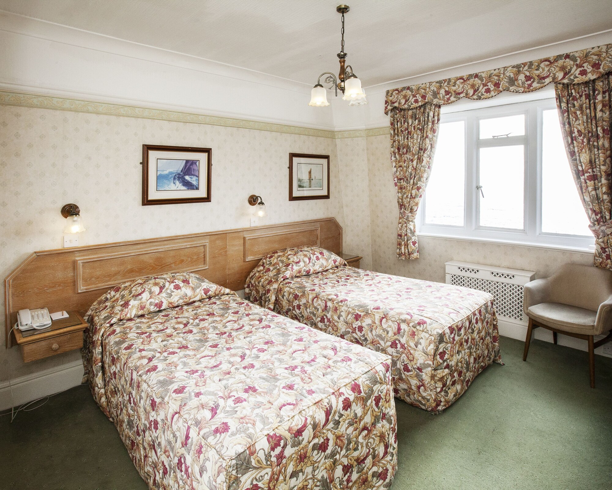 CLASSIC, TWIN BEDS, SEA VIEW