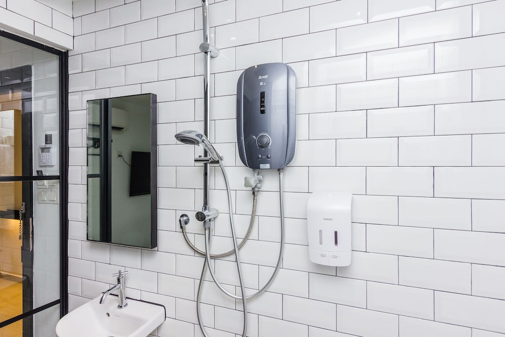 Z Hotel Ara Damansara, LRT, Mall, Airport 29/37