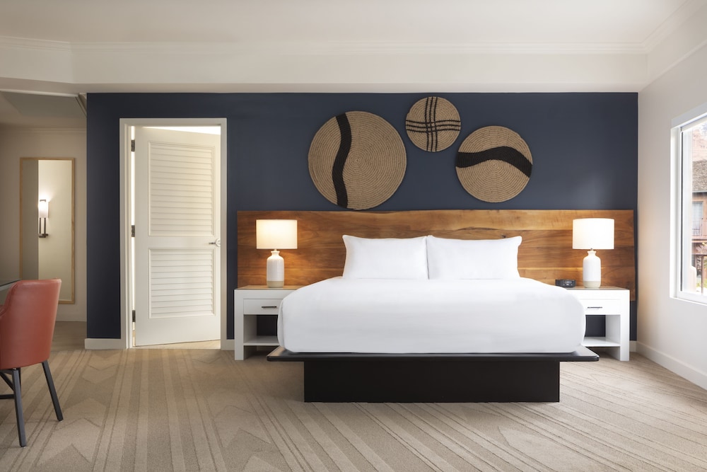 Signature, Studio, Suite, King Bed, Creek Side