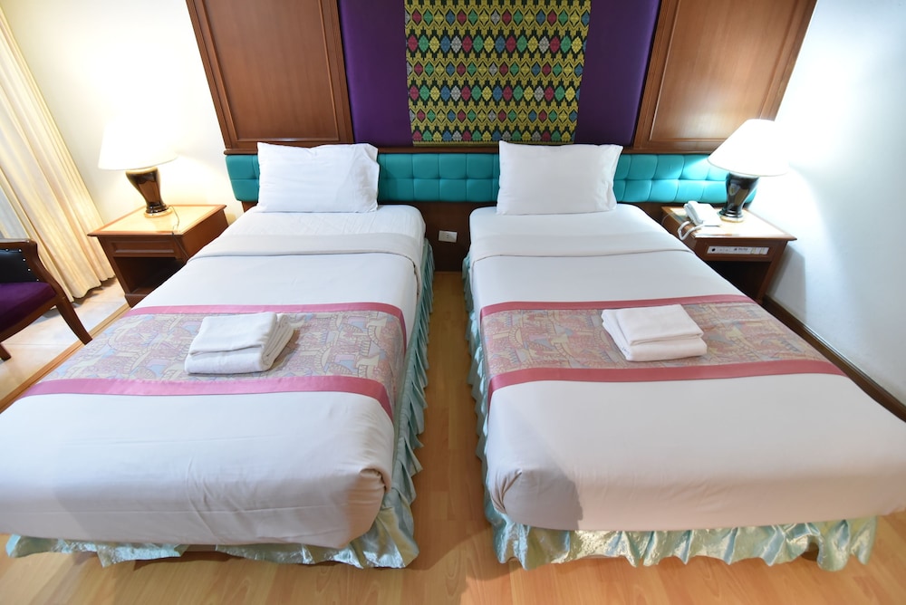 Asian Hotel Hatyai 7/72