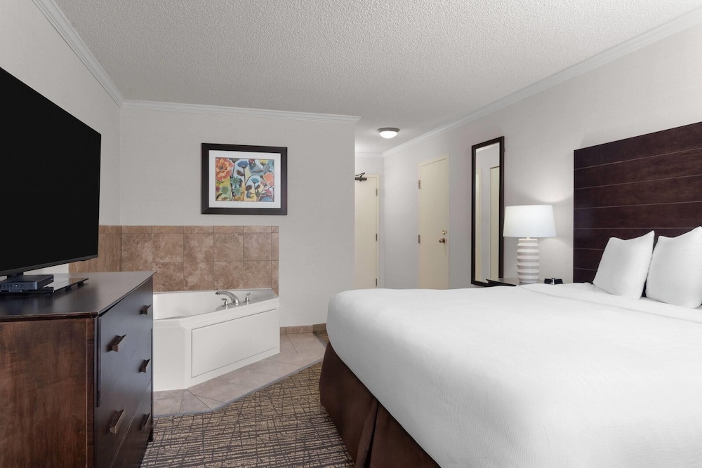 Wyndham Minneapolis South/Burnsville 23/64