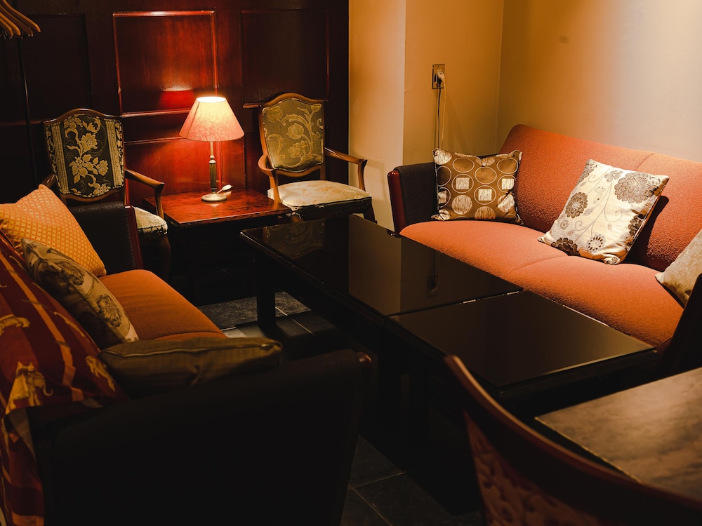 Van Cortlandt Hotel 37/48