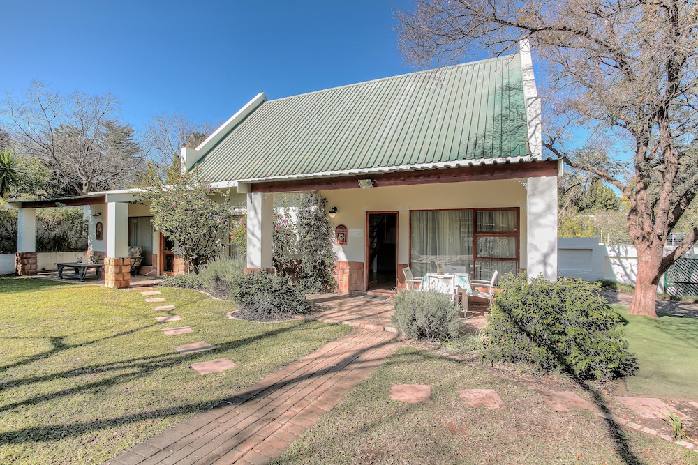 Sunninghill Guest Lodge 31/36