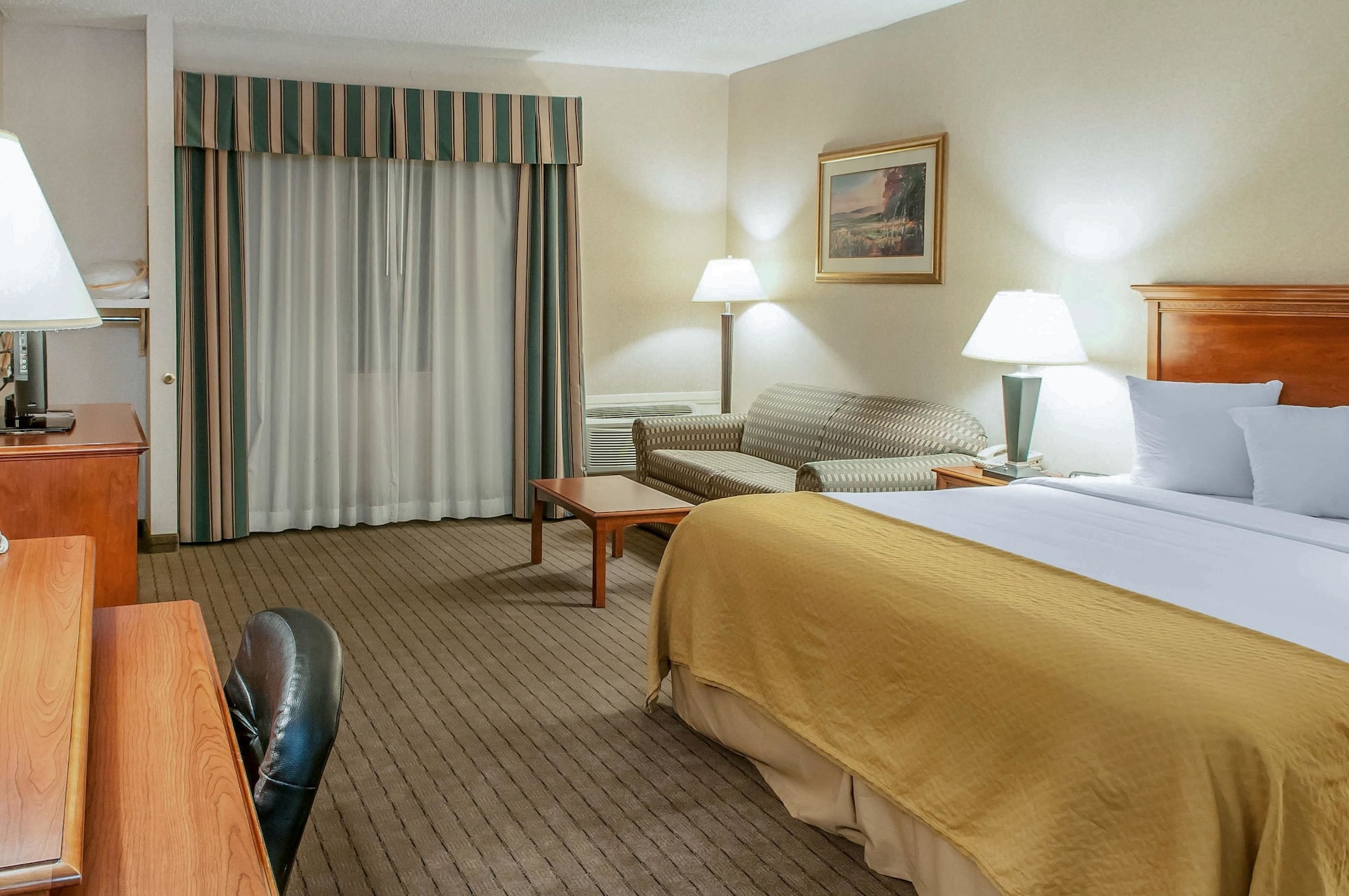 Suite, King Bed, Sofa