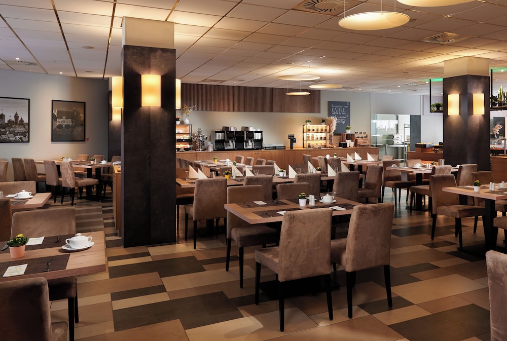 Novina Hotel Sudwestpark Nurnberg 56/68