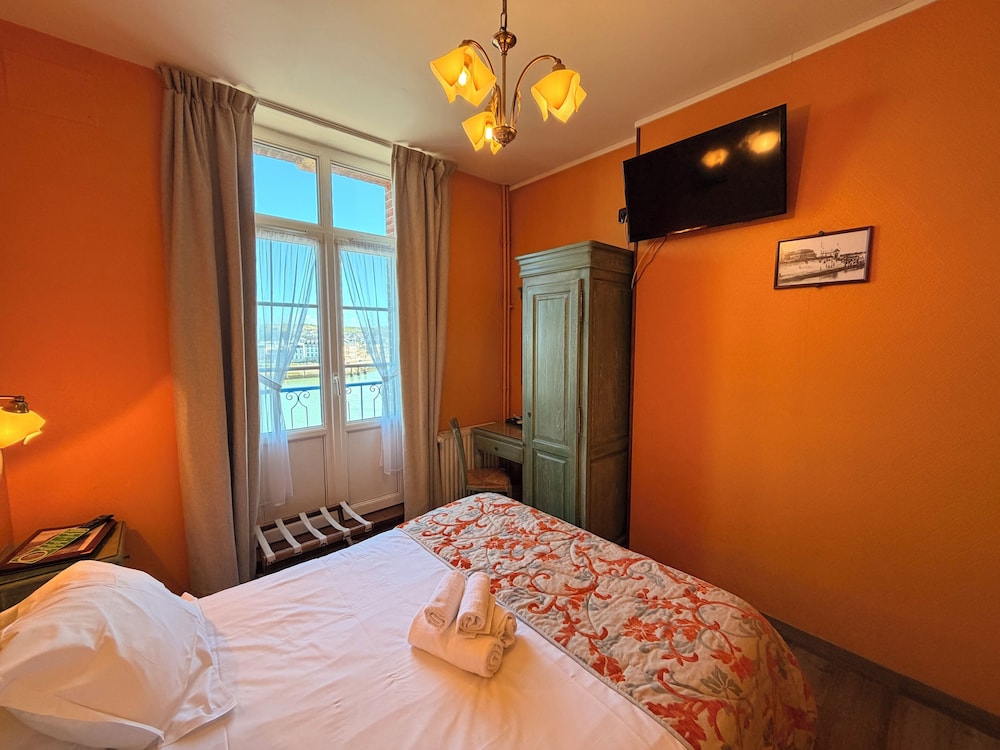 Hotel De Calais 12/46