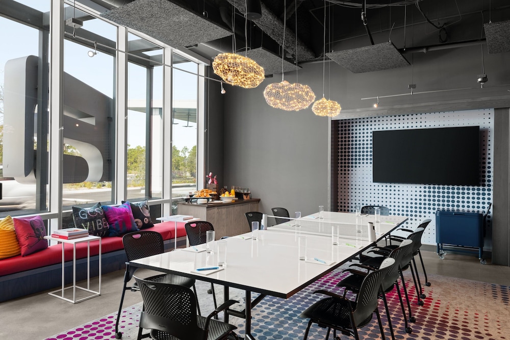 Aloft Orlando Lake Nona 32/49