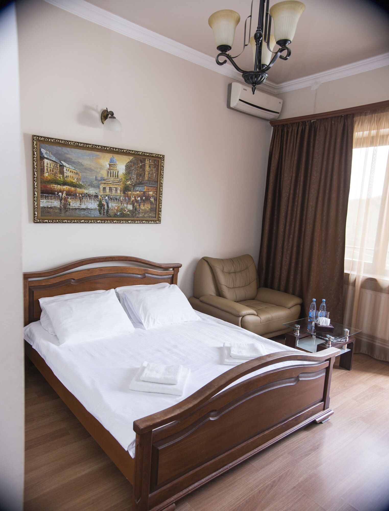 ROOM, SINGLE