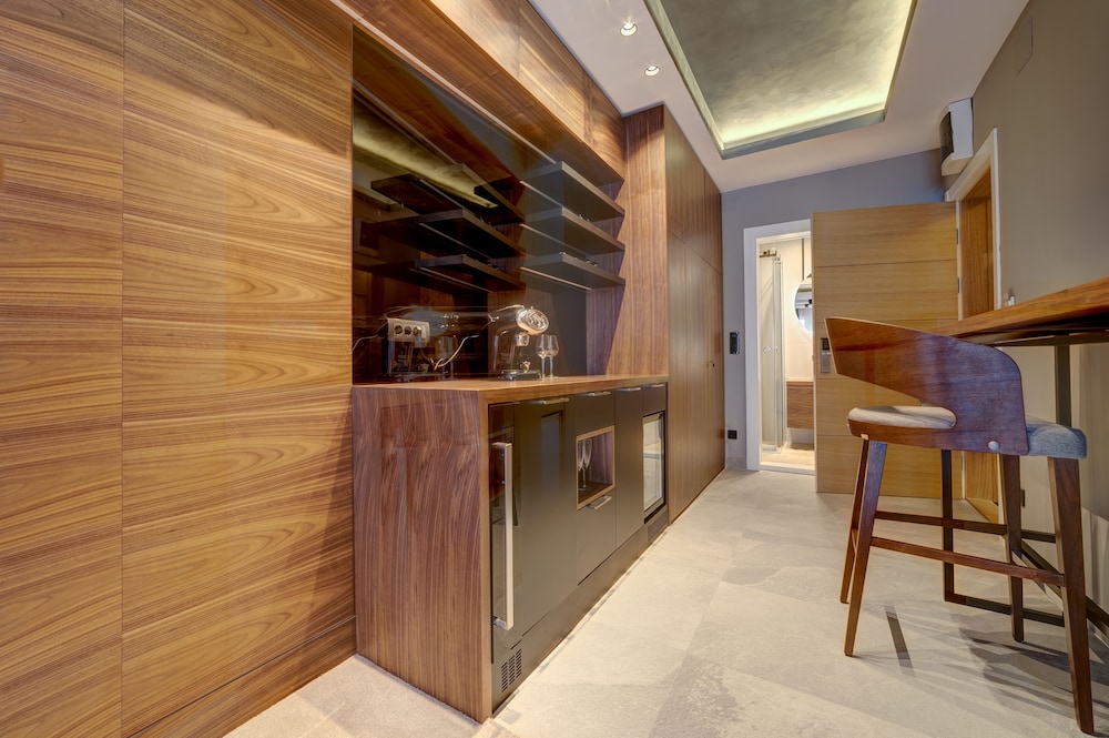 Black Pearl Luxury Suites 34/44