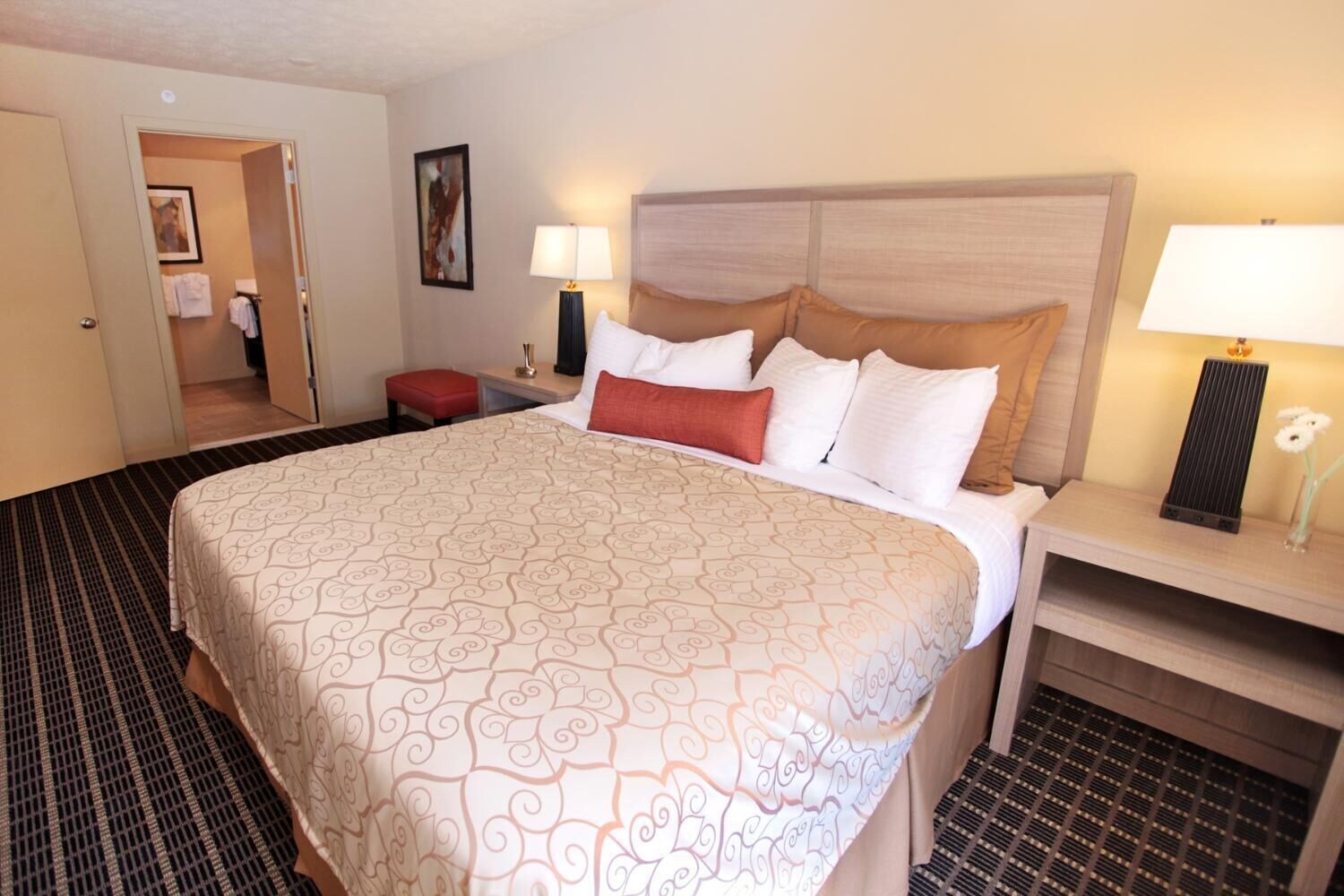 2 BEDROOMS, FAMILY SUITE, KITCHEN