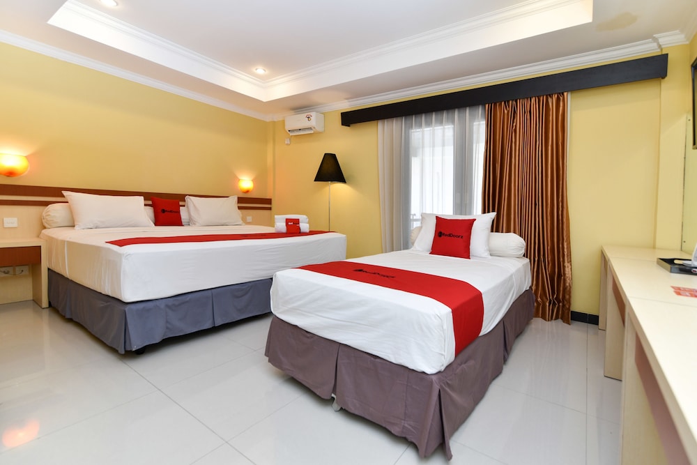 Reddoorz Plus Near Mall Bali Galeria 2 20/35