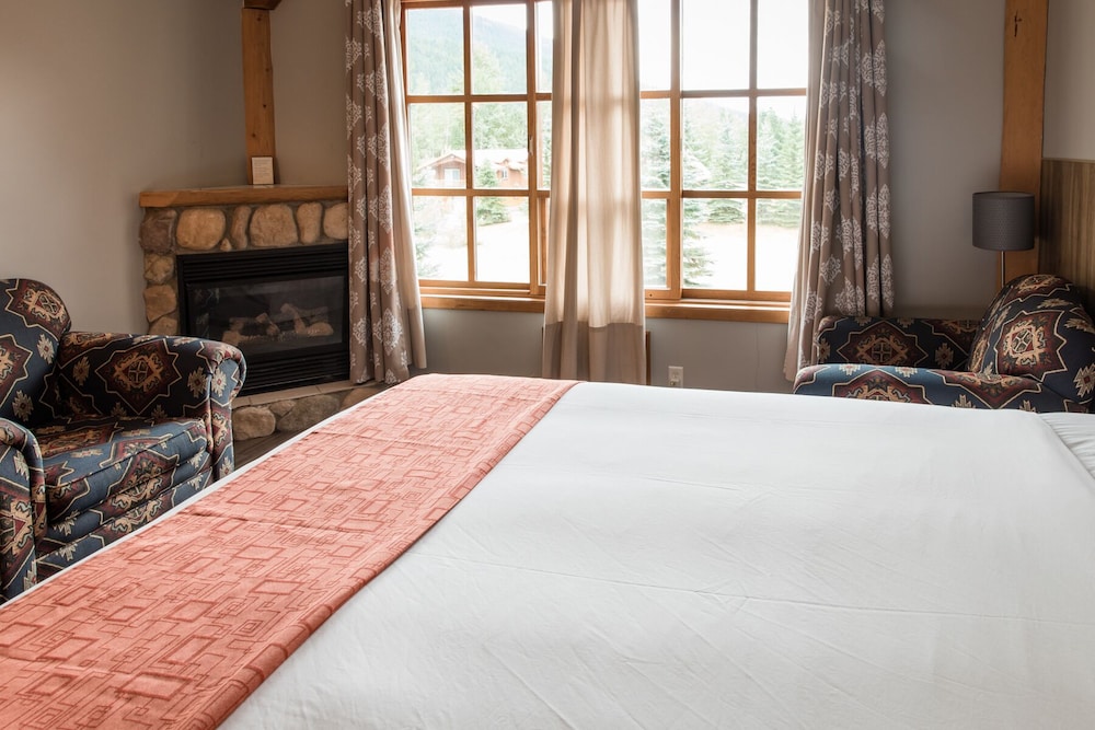 Glacier House Resort 24/36