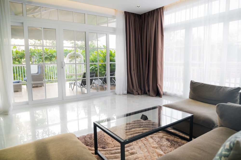 White Boutique Hotel and Residences 51/72