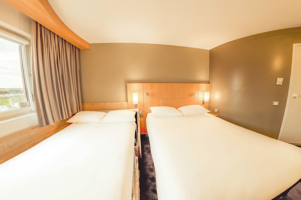 Ibis London Luton Airport 15/49