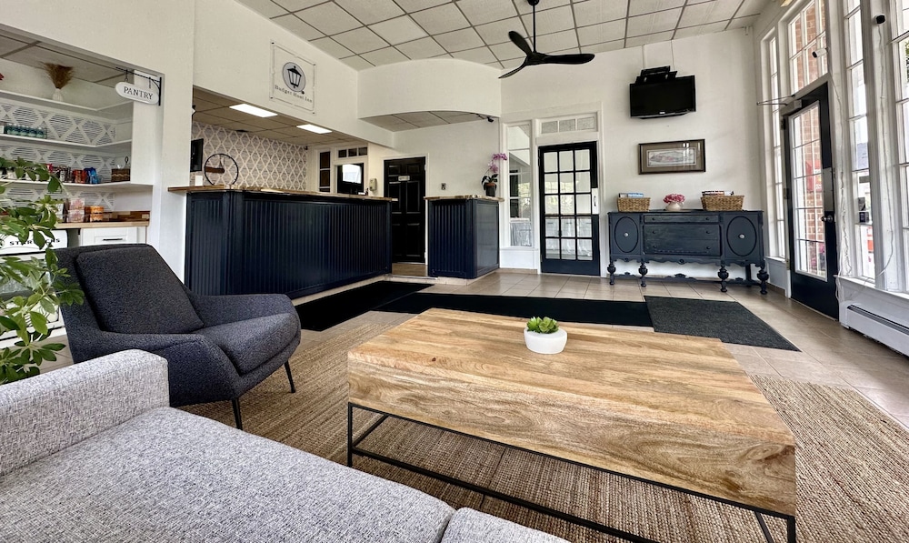 Budget Host East End Hotel In Riverhead 31/38