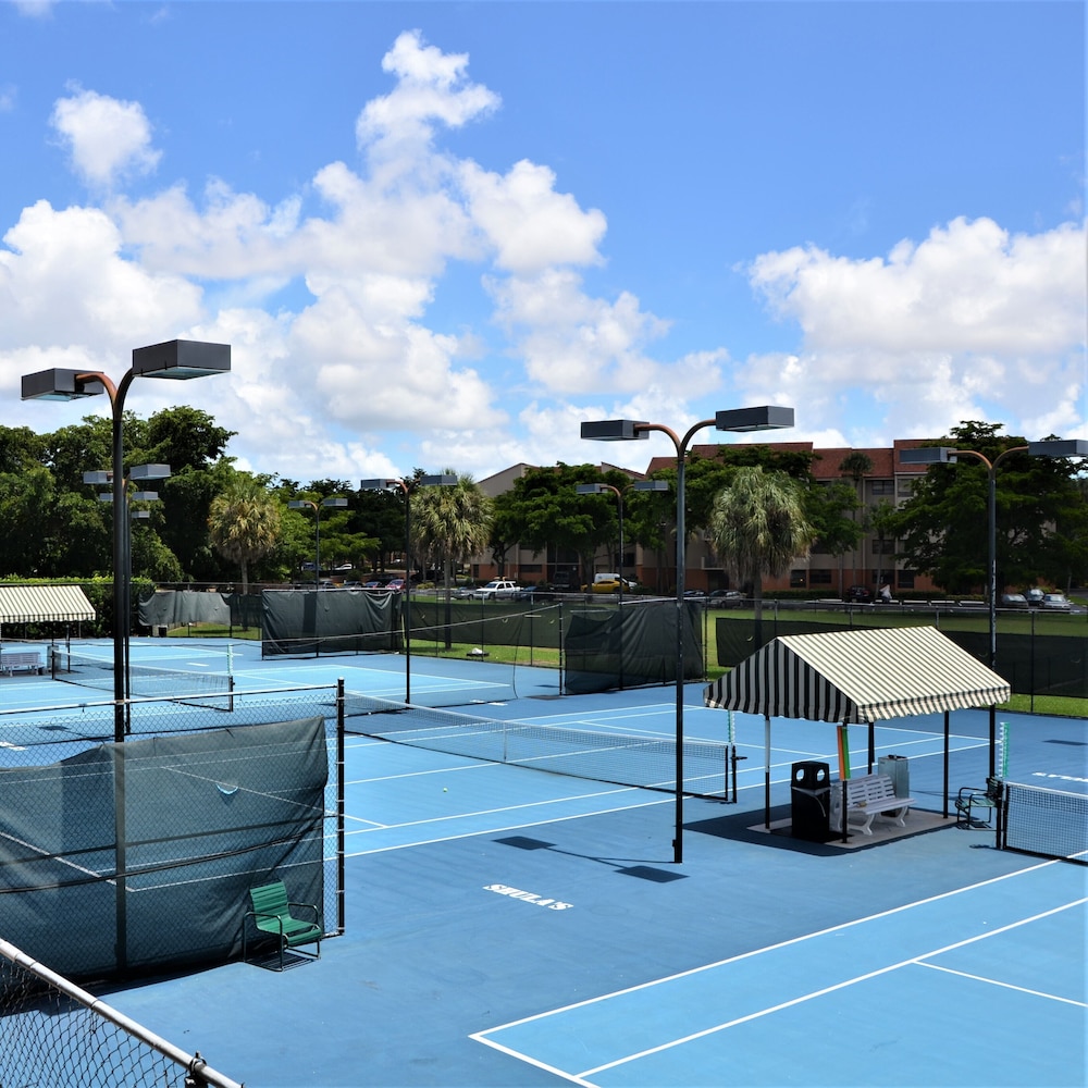Miami Lakes Hotel 28/48