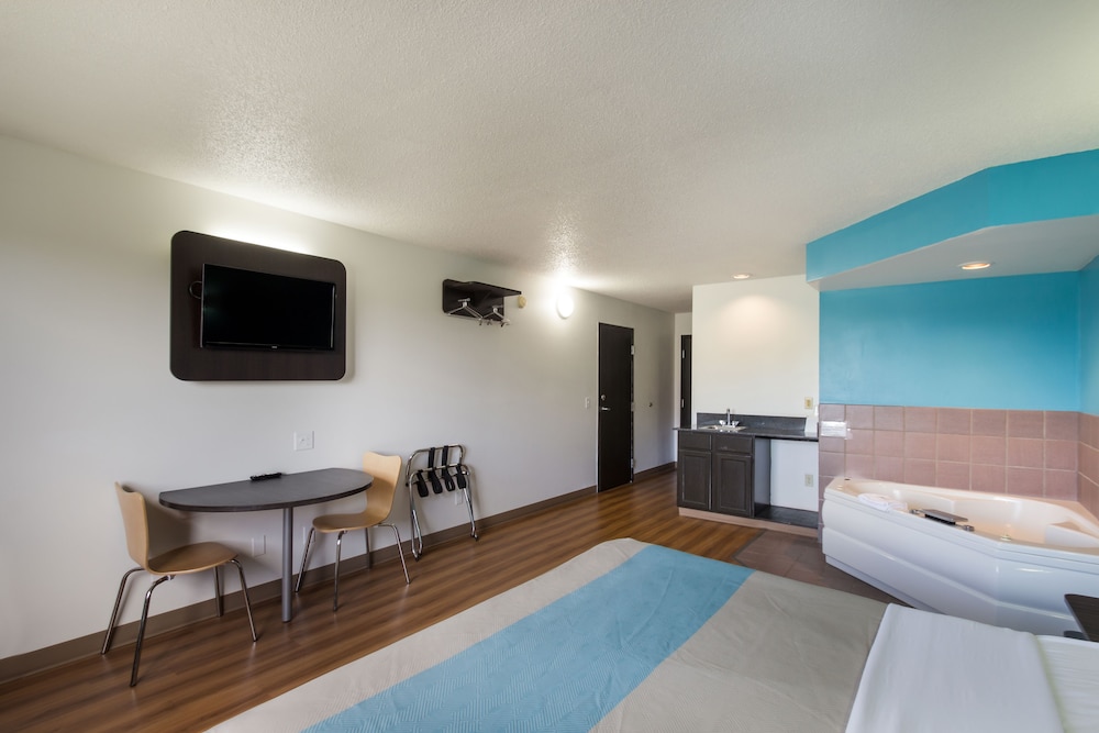 Motel6 Rothschild 15/37