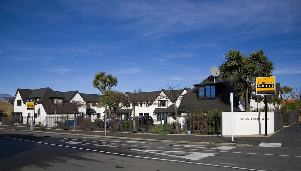 Allan Court Motel 56/66