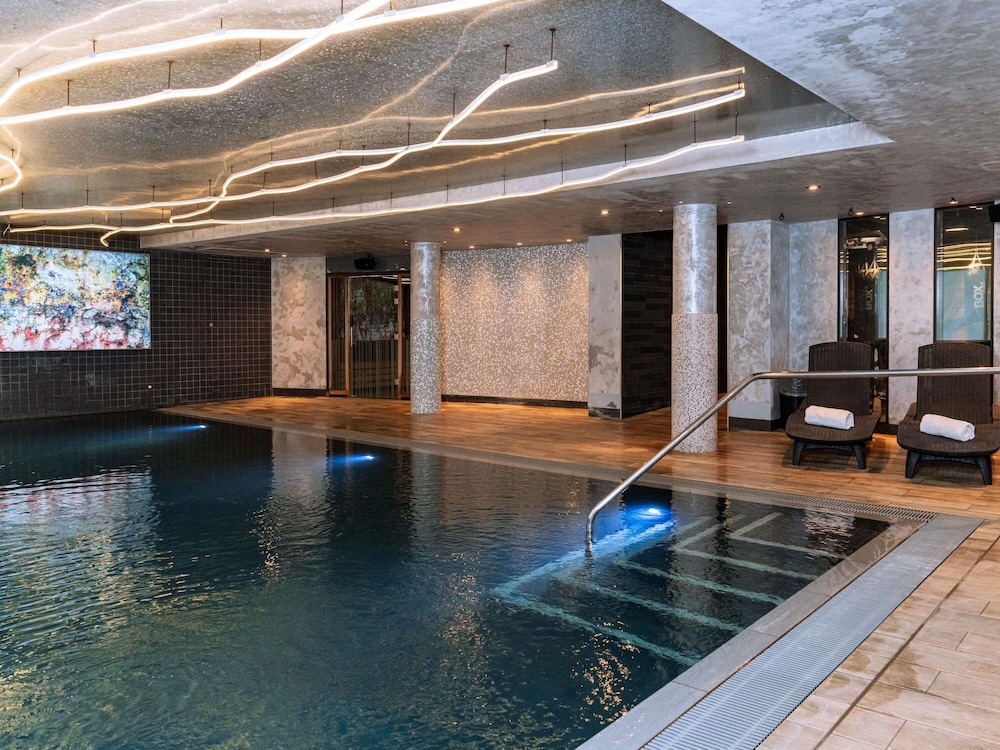 swimming pool spa