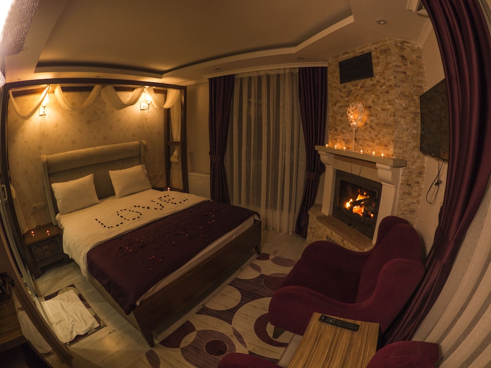Elif Inan Motel 15/50