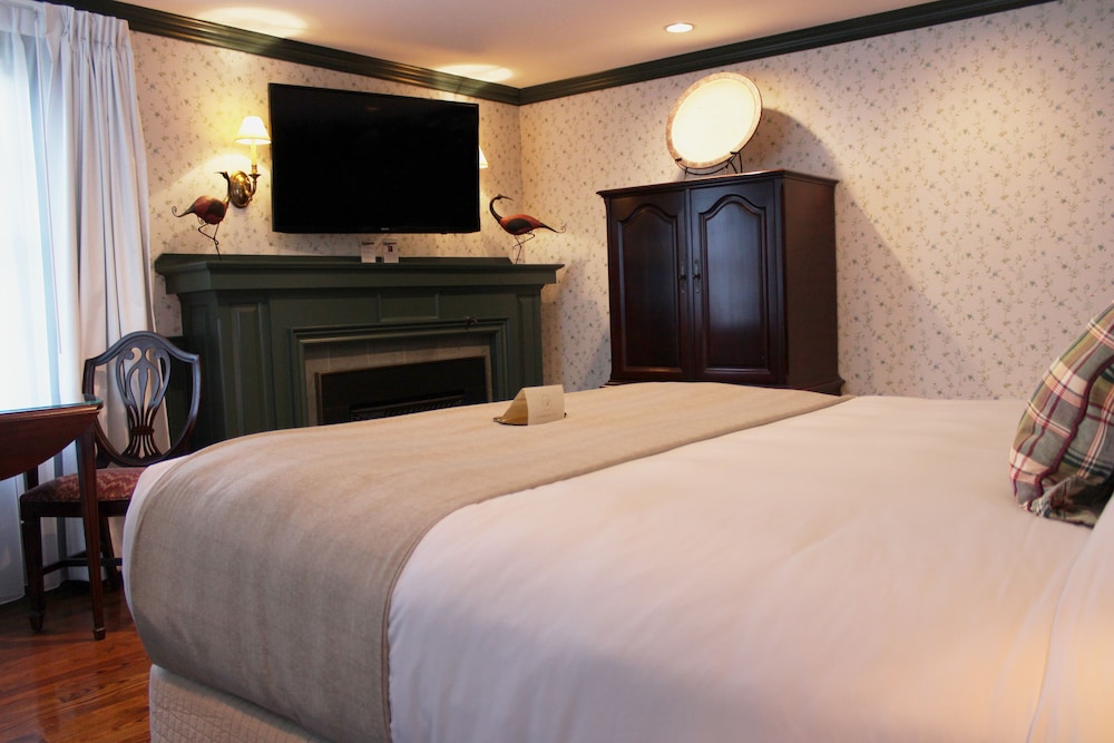 Pavilion, Classic, Queen Bed, Inner Courtyard View