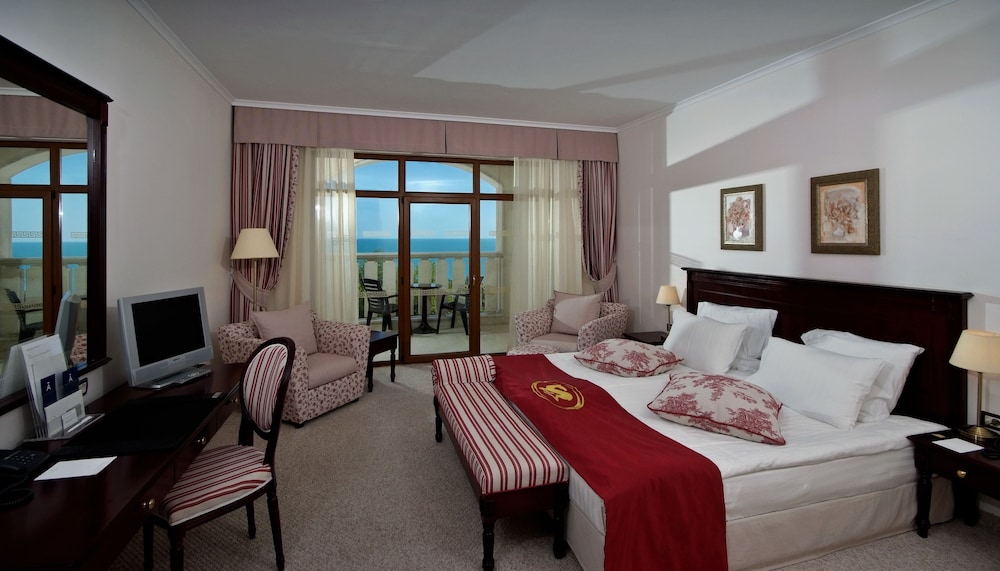 Marina Grand Beach 25/50