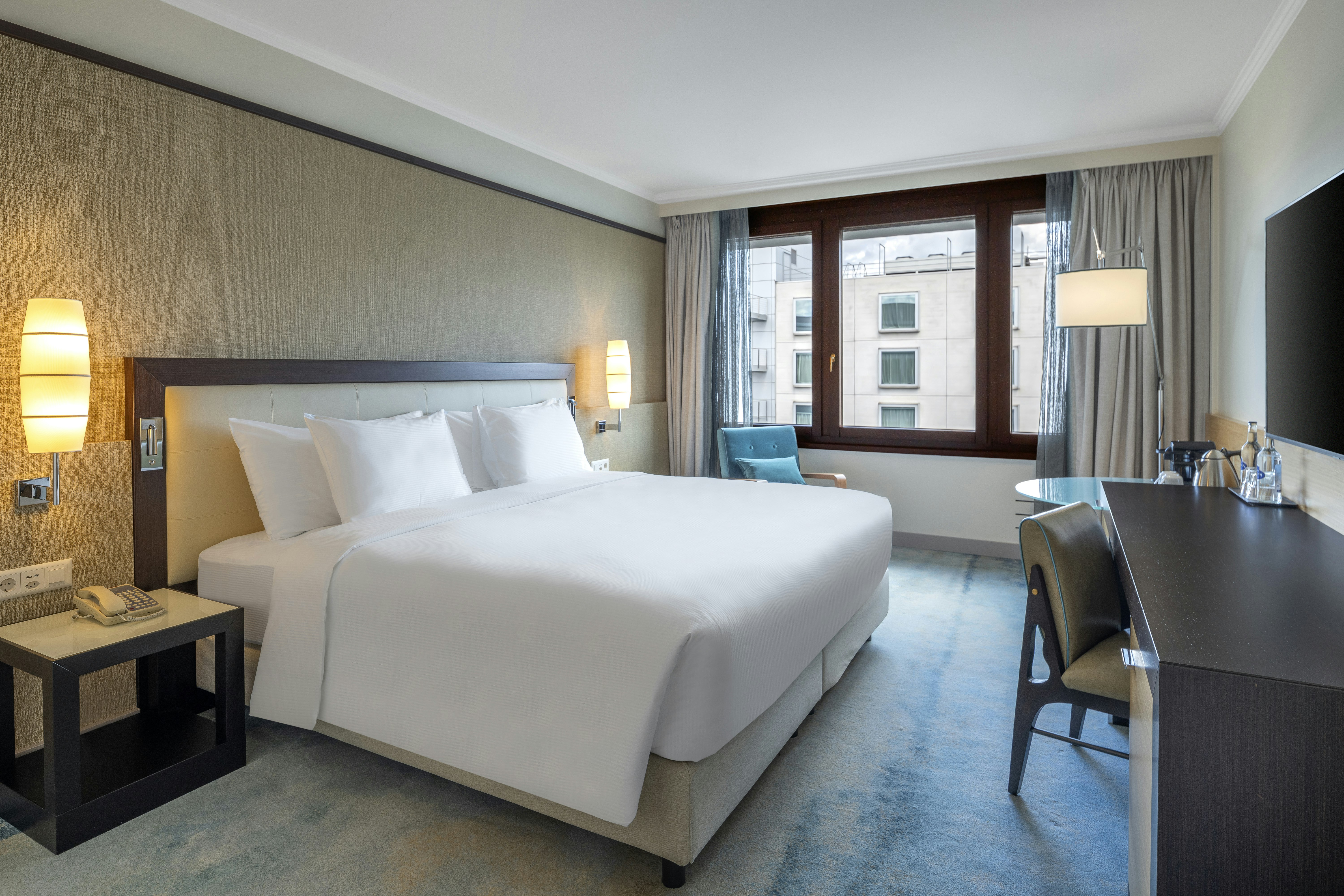 Guest Room, King Bed