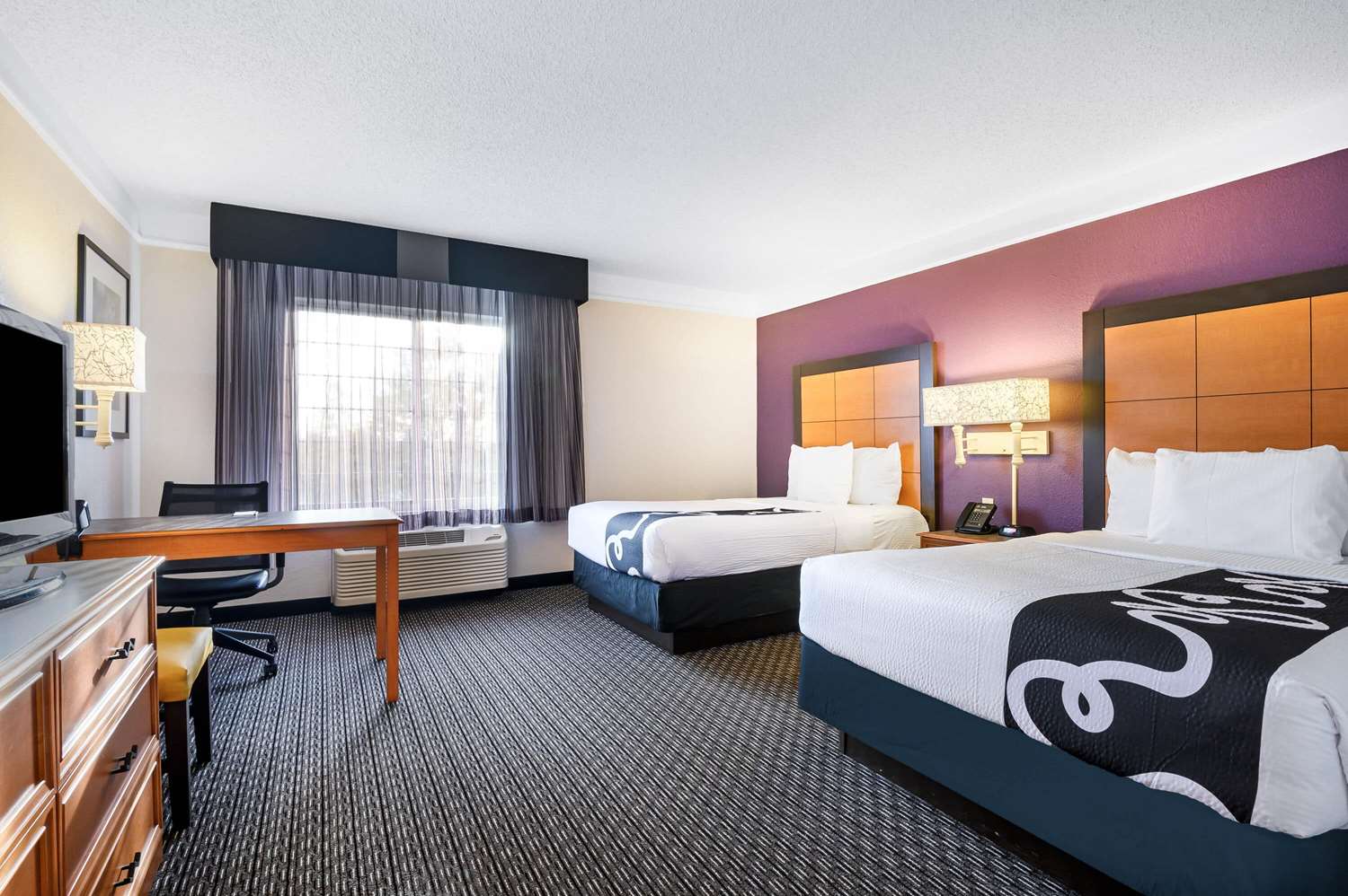 La Quinta Inn & Suites by Wyndham Myrtle Beach Broadway Area 20/54