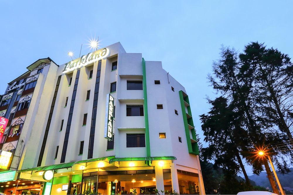 Parkland Hotel 4/32