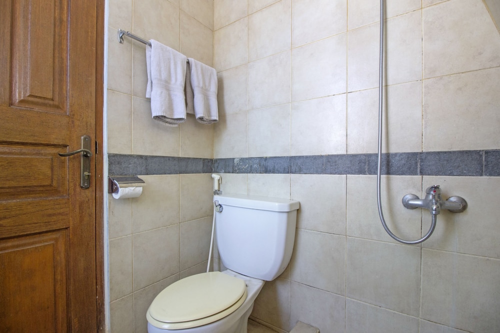 Reddoorz Plus Near Parahyangan University 7/25