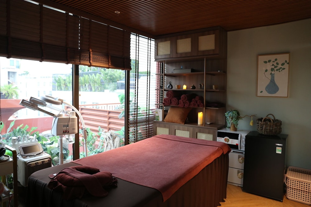 Me Saigon Boutique Hotel 46/72