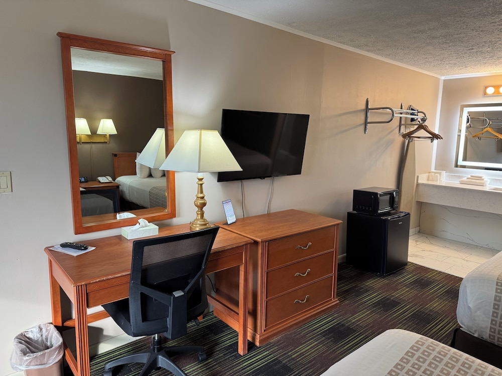 South Shore Inn 10/54