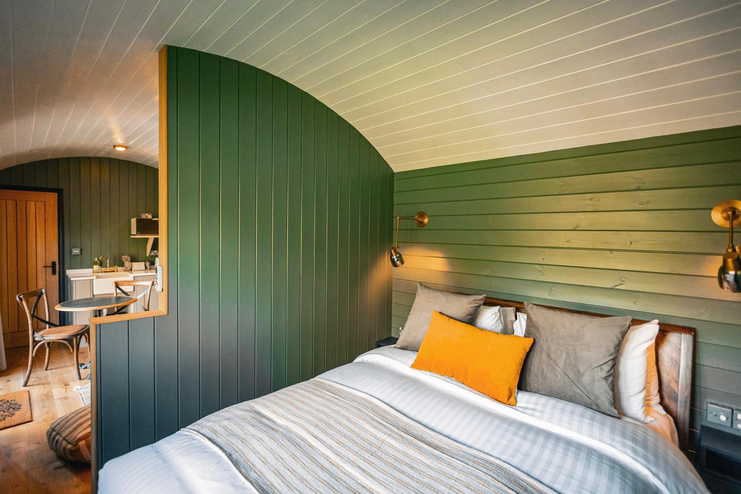 Hut, Lake, Bathtub
