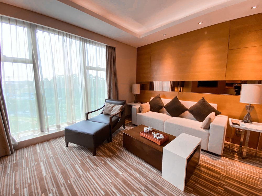HOLIDAY INN GUANGZHOU SCIENCE CITY 30/50
