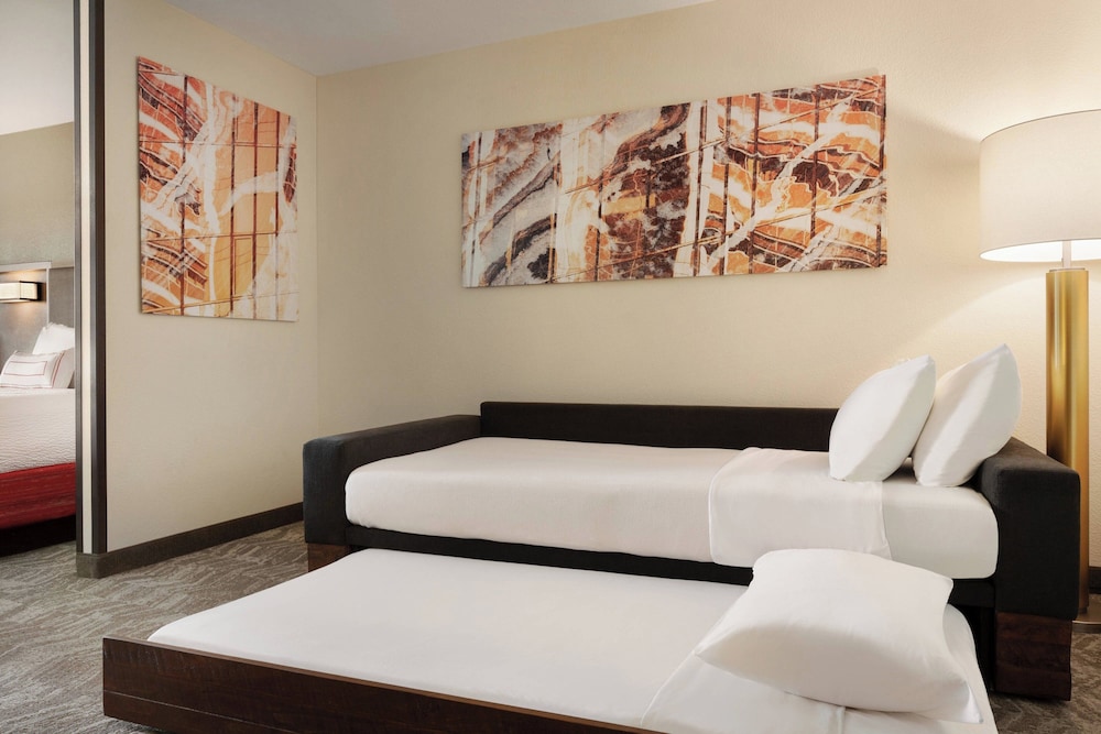 Suite, King Bed, Accessible