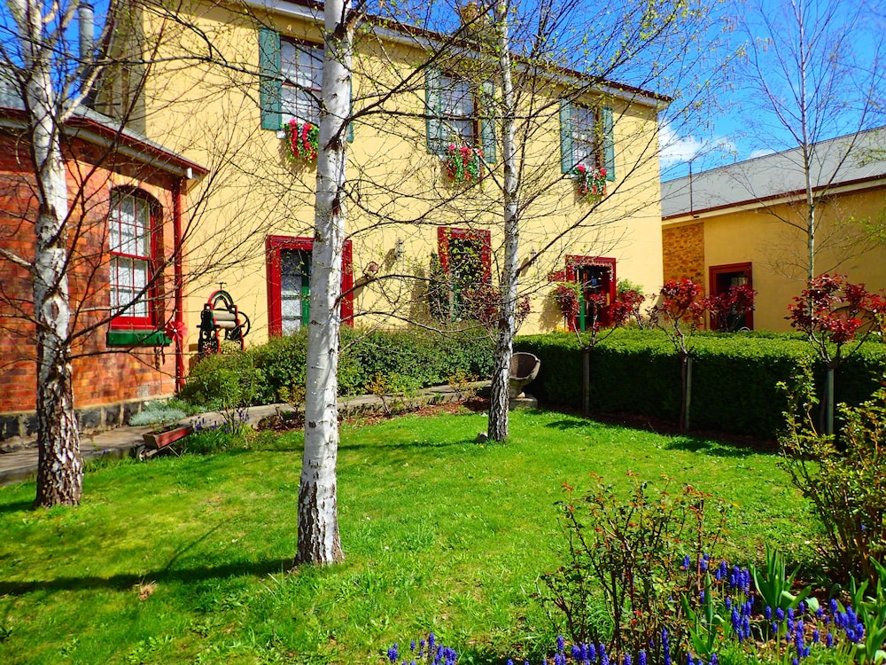 BLAKES MANOR DELORAINE 62/69