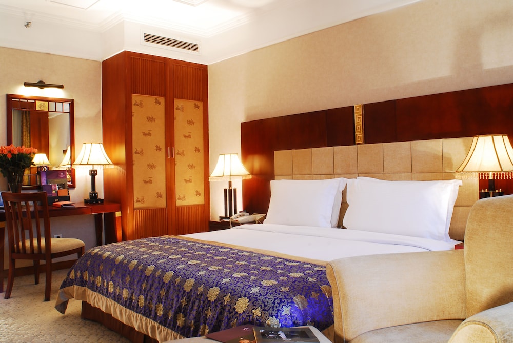Grand Mercure On Renmin Square 11/64