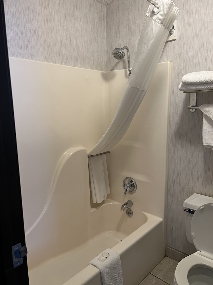 Quality Inn Lakefront 11/29