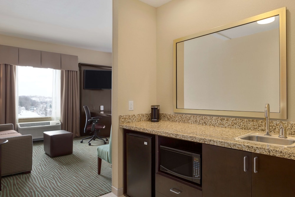 Hampton Inn & Suites Parkersburg Downtown 21/45