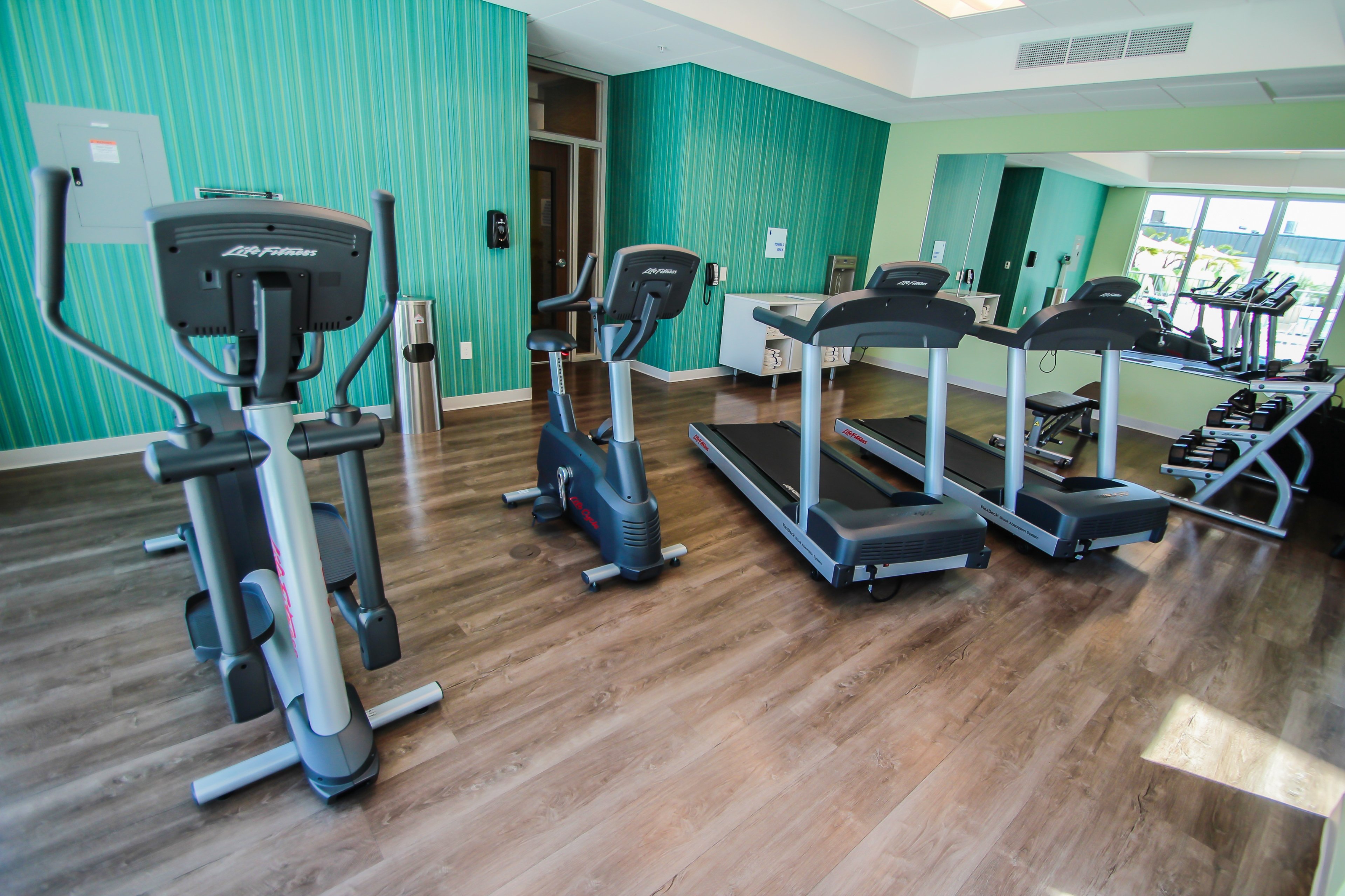 Holiday Inn Express & Suites Miami Airport East 42/69