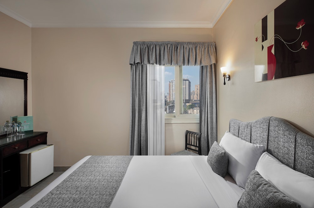 DELUXE, KING BED
