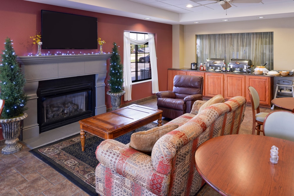 Country Hearth Inn & Suites Edwardsville St. Louis 40/51