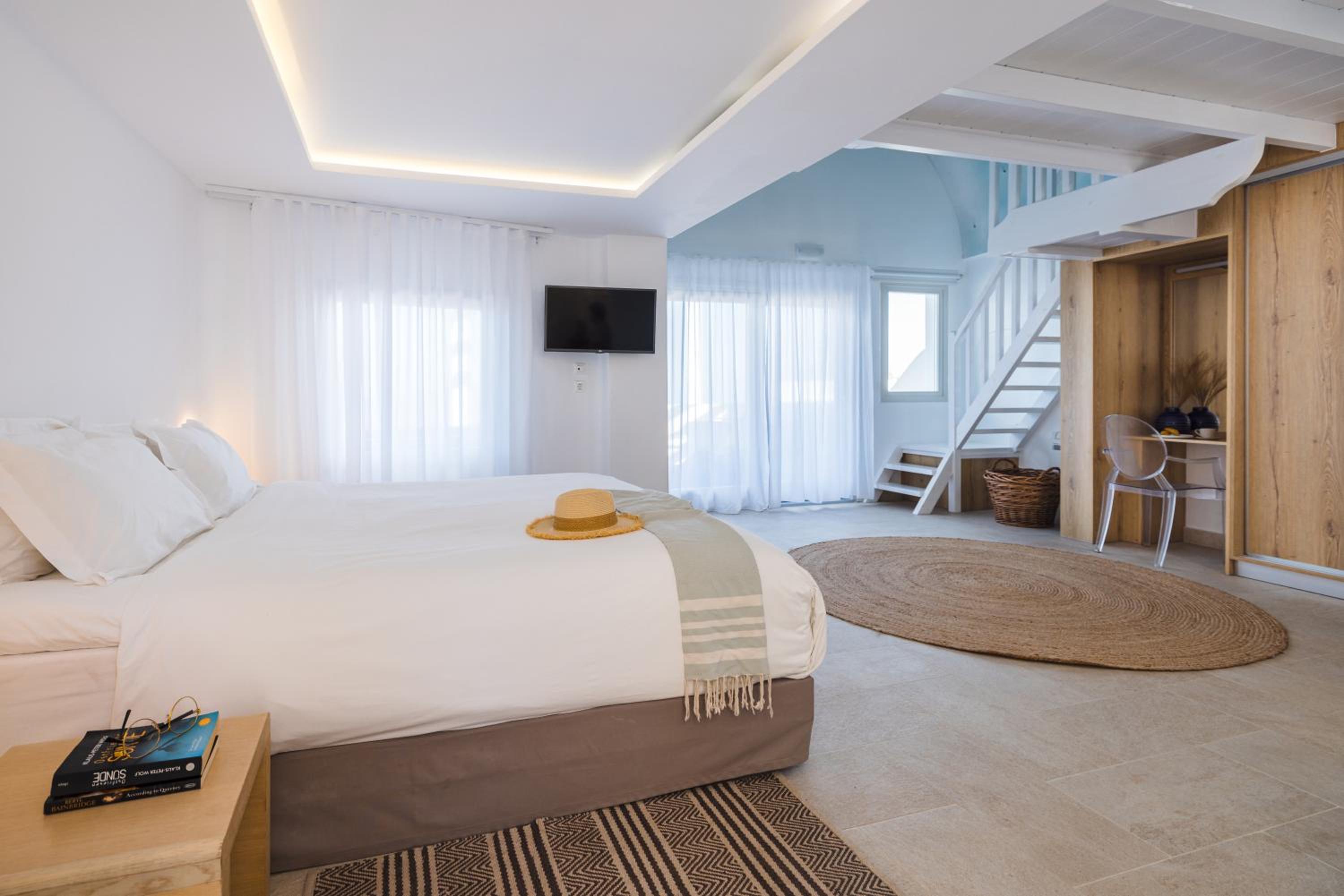 Suite, Quadruple, Caldera View, Plunge Pool