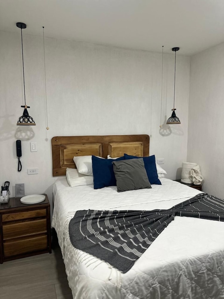 SMART, QUEEN BED